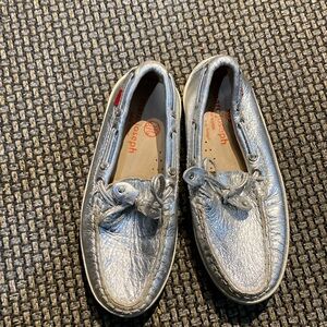 Kids silver metall boat shoes by Marc Joseph